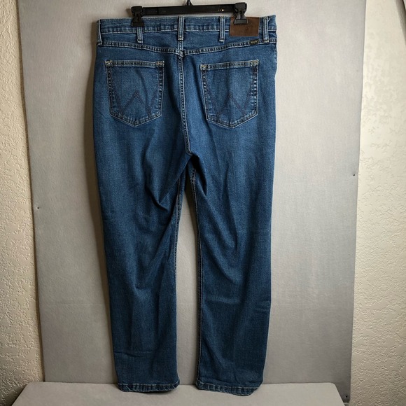 Wrangler Relaxed Fit Men's 38x30 Medium Wash‎ Blue Denim Jean - Picture 7 of 9